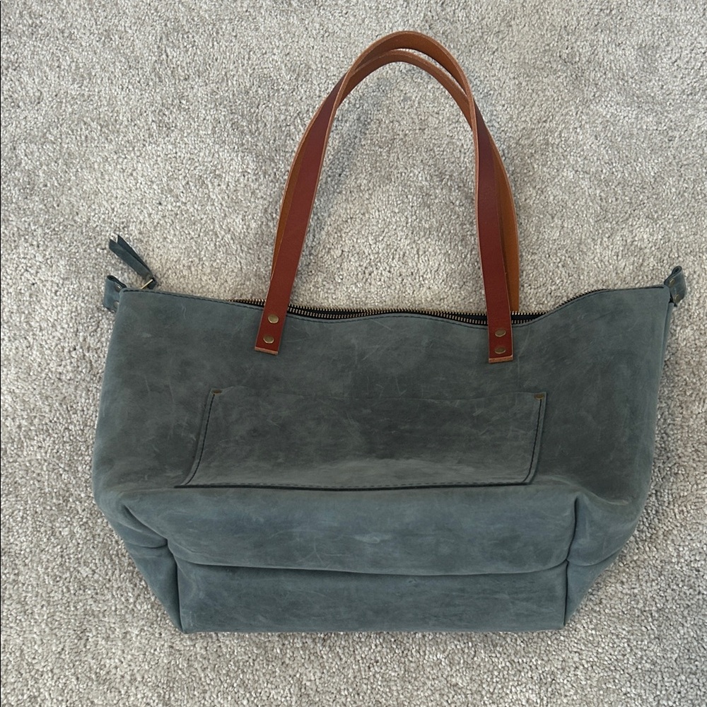 Stylish Gray Tote Bag with Brown Handles